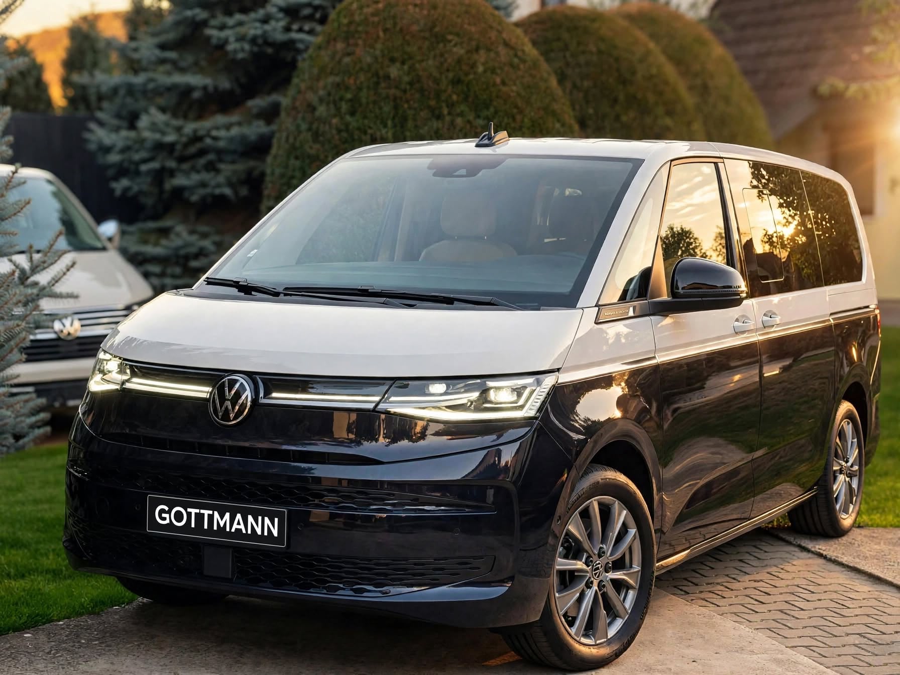 Volkswagen Multivan při západu slunce